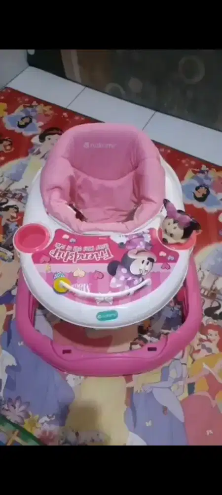 Baby wLker bayi perempuan