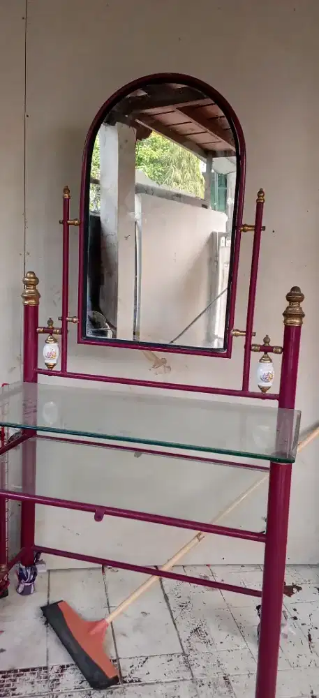 Meja Rias Besi Minimalis