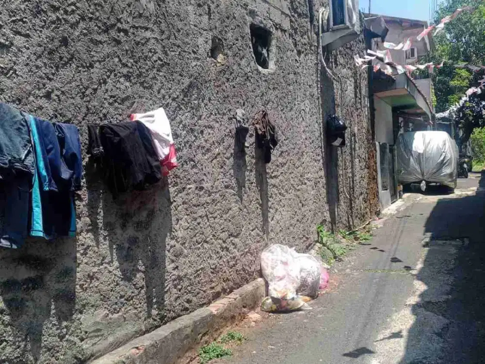 Rumah tua pinggir jalan cocok utk usaha di Kembangan, Jakarta barat