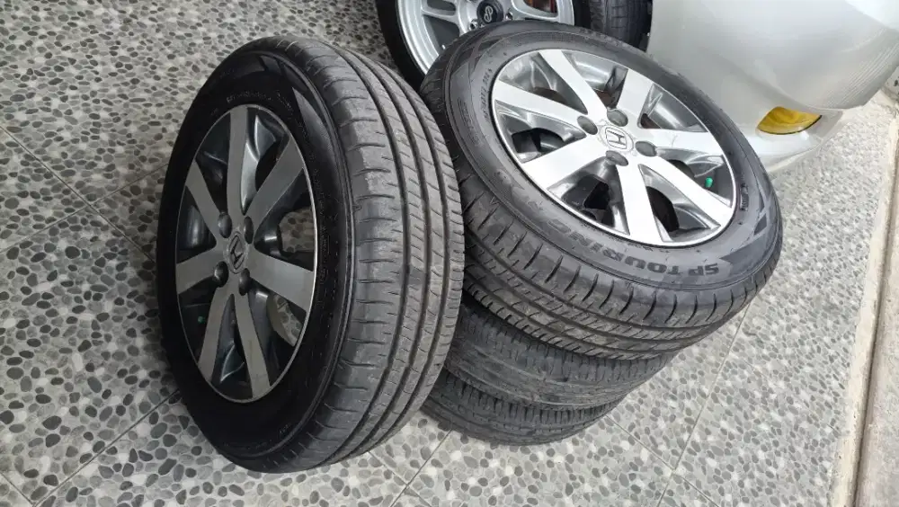 Ban dan velg OEM Honda Freed
