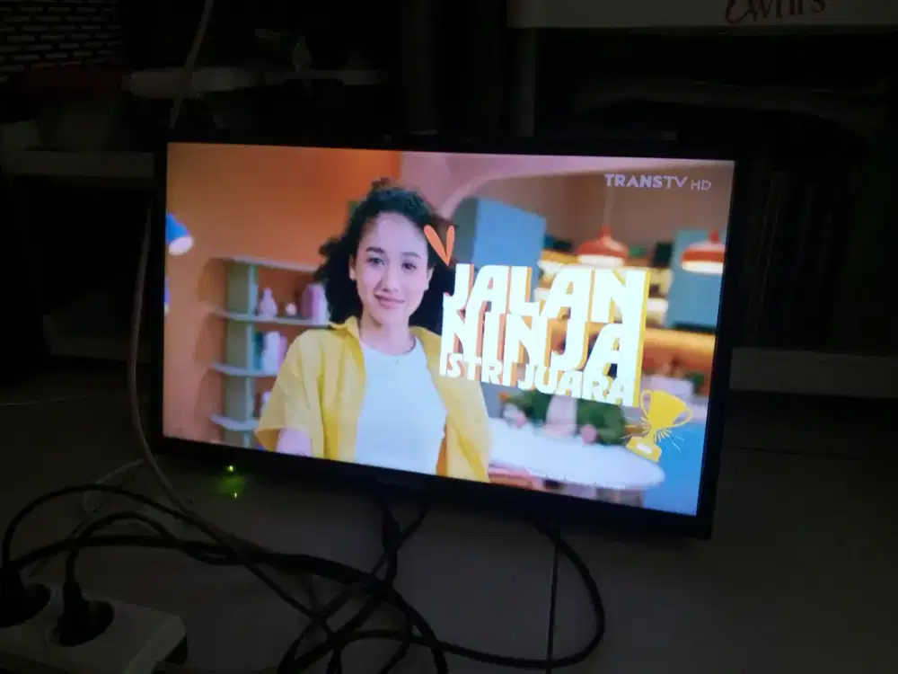 TV panasonic 22 inch + bracket + stb + antena