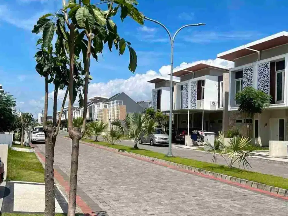 RUMAH GRAND SHANAYA  KOMPLEKS PURI SAFIRA MENGANTI GRESIK