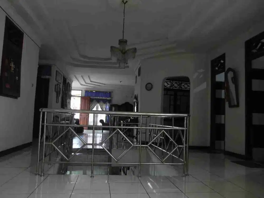 Rumah murah, strategis, pinggir jalan di Kebon Jeruk, Jakarta Barat