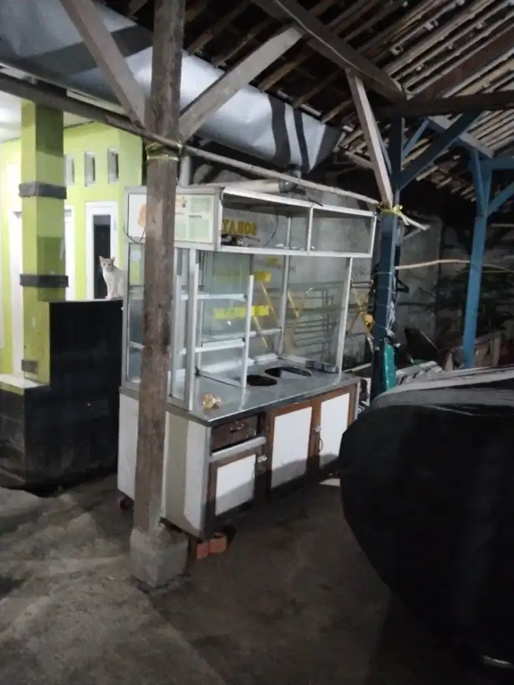 Etalase bekas murah