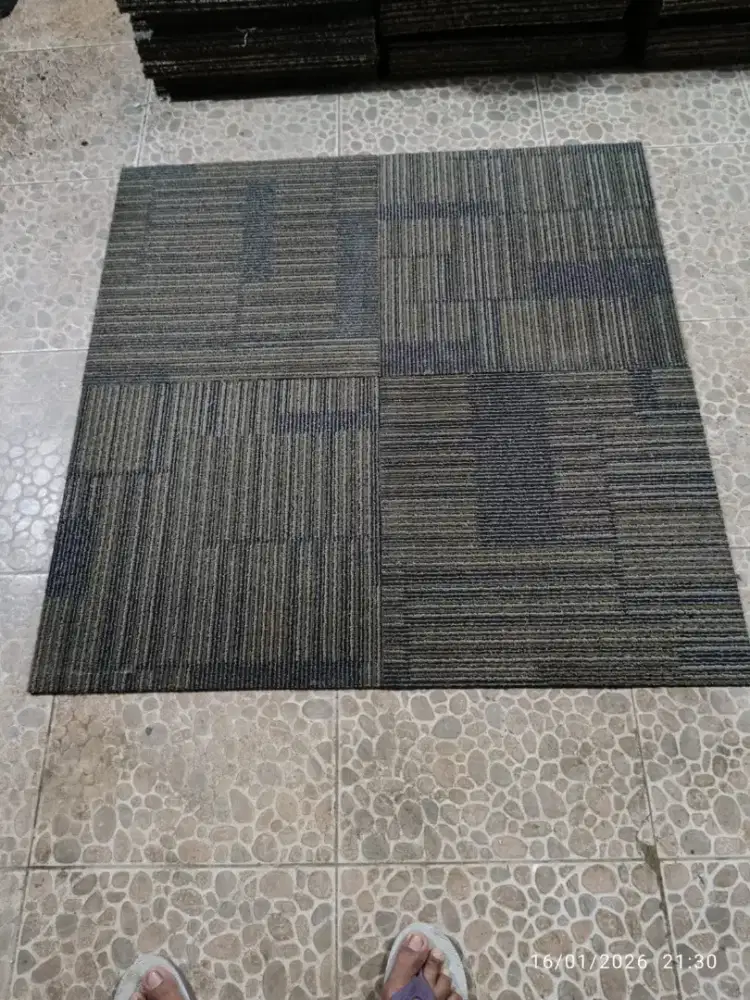 Karpet Tile Masih Bagus ukuran 50x50cm Second Bank