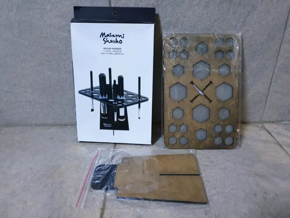 Brush Hanger Masami