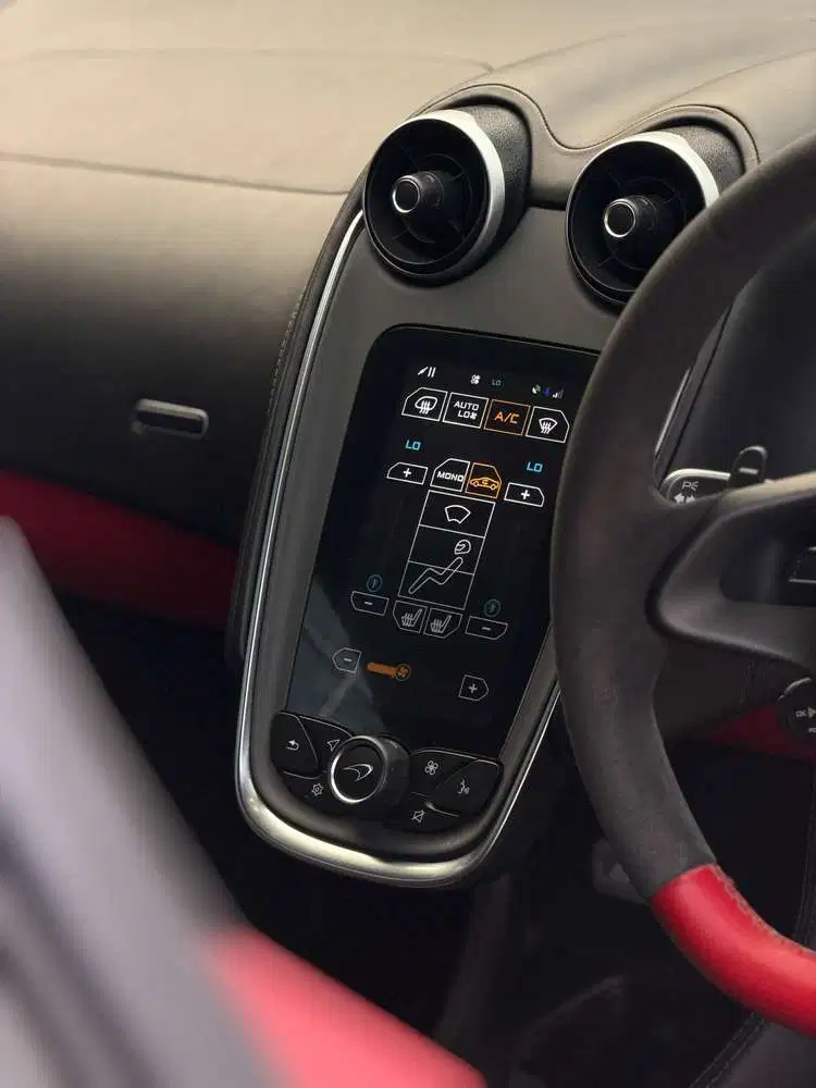 McLaren
570S Coupe (MSO EDITION)
3.8L V8 Twin Turbo 562HP