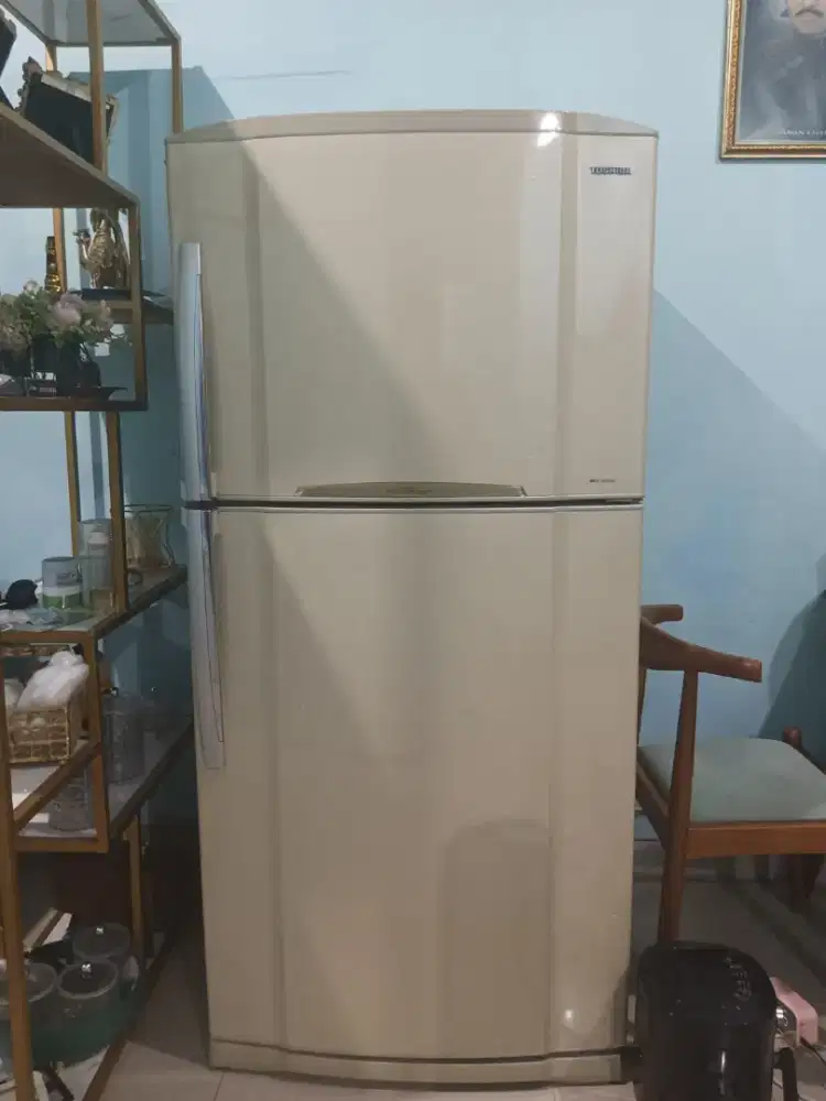 Kulkas 2 pintu Toshiba
