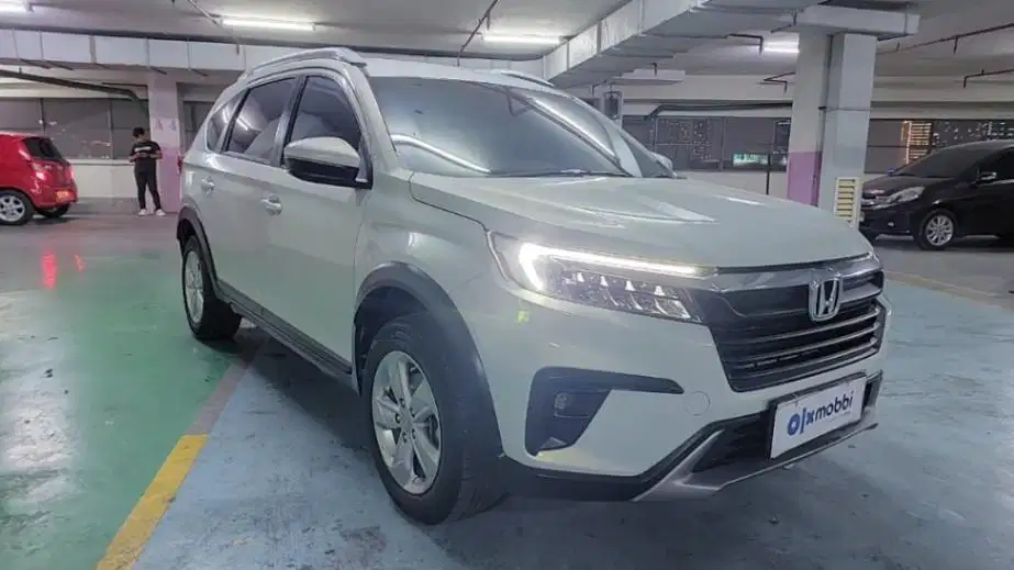 DP 9, JT Honda BR-V 1.5 E Bensin-MT Putih 2023