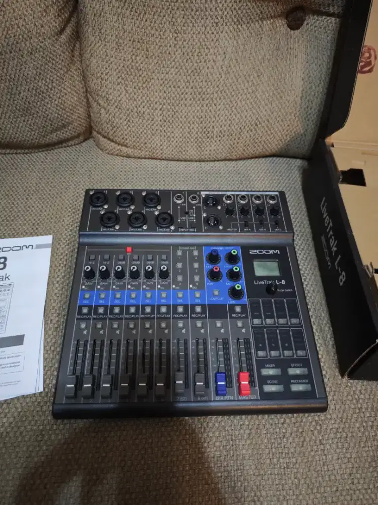 Mixer Zoom Live Track L8 fullset