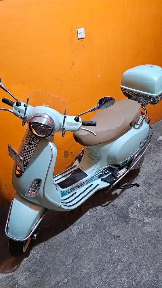 VESPA LX BATIK SPECIAL EDITION LOW KM