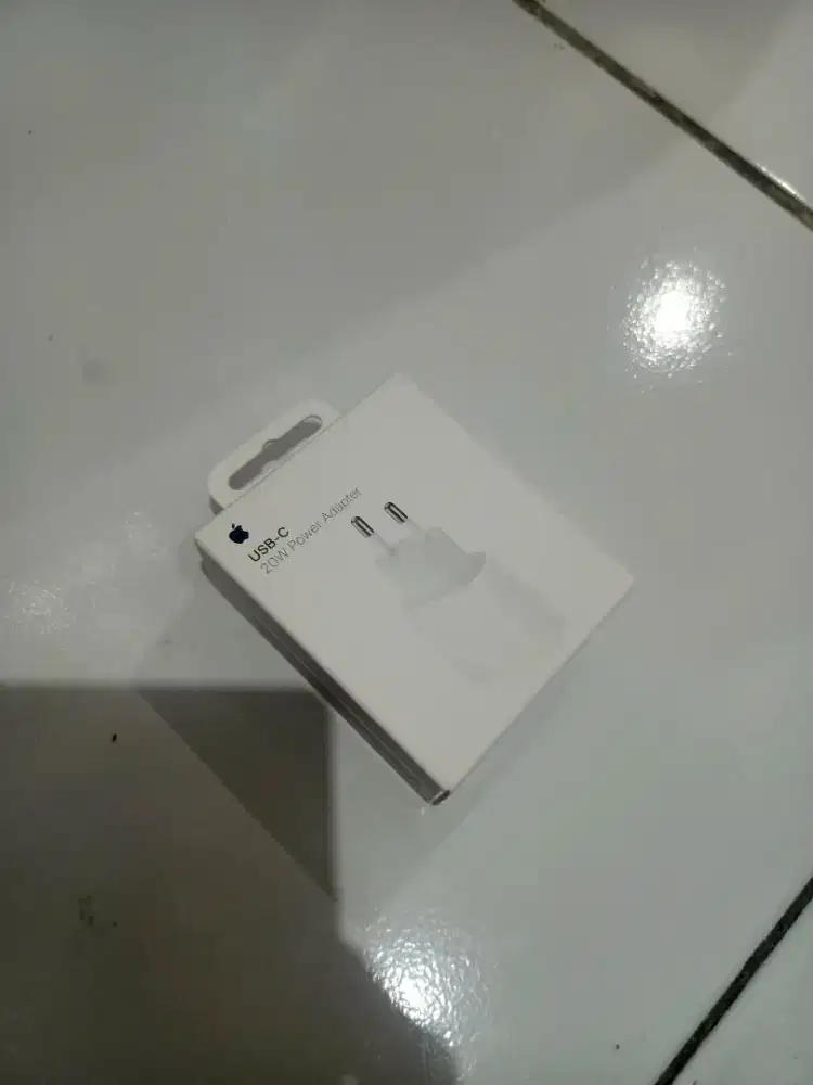 Adapter Charger iPhone 20W USB-C Resmi iBox - Like New BNOB