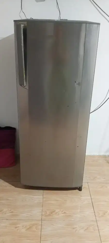 Kulkas frizer 6 rak merk LG