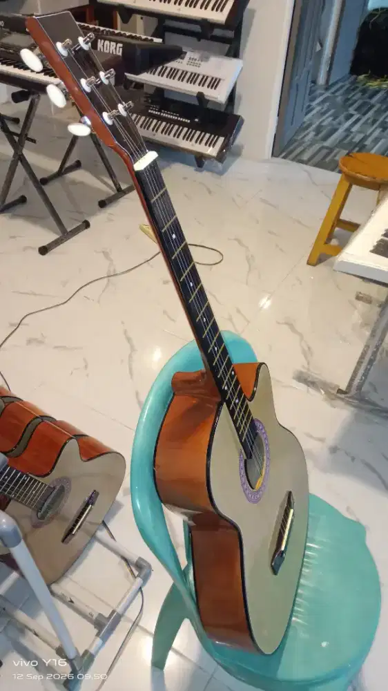 GITAR AKUSTIK PEMULA 250.000