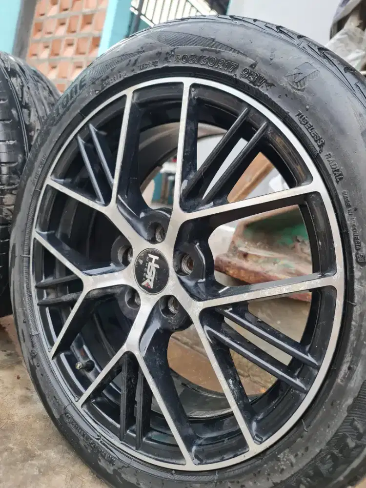 Velg Racing R17 + Ban 205/50 R17 93V