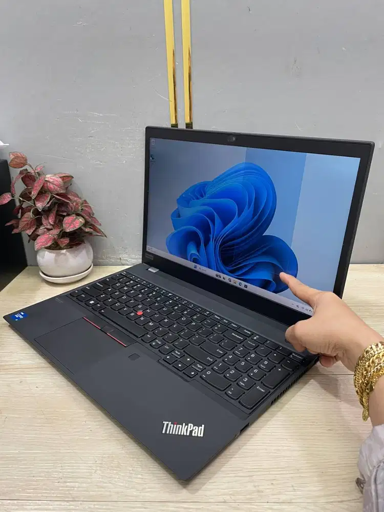 Lenovo P15s CORE I7 GEN 11 RAM 32GB SSD 512gb touchscreen NVIDIA 4GB