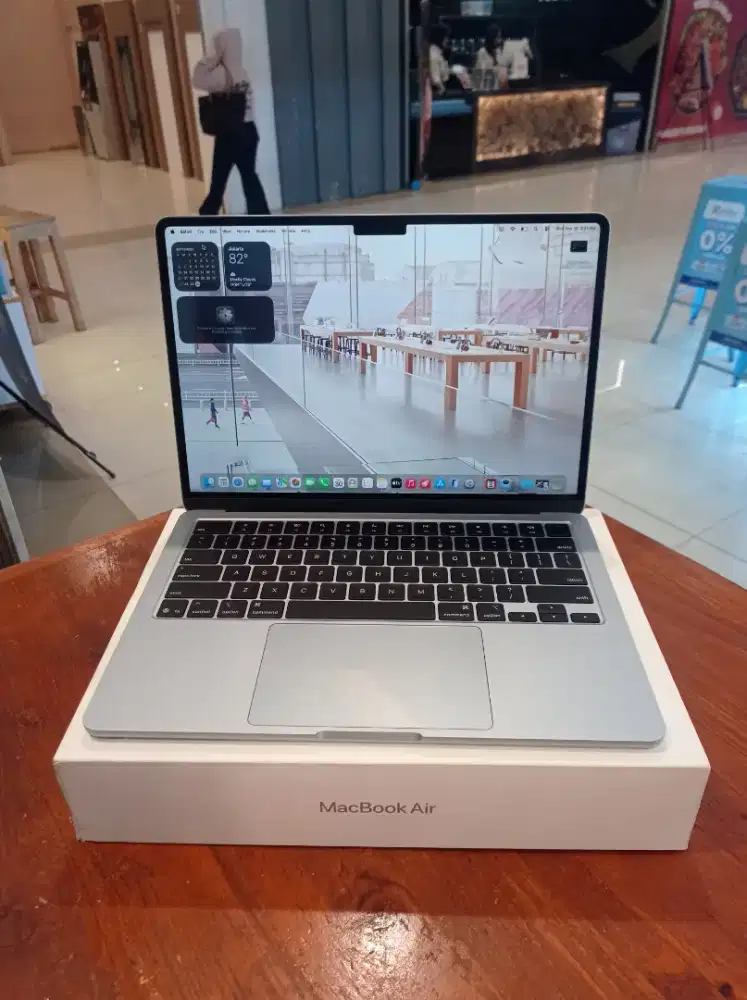 Macbook Air 13 inch M4 , 2025