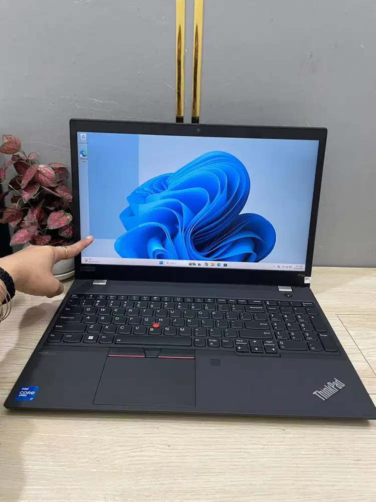 Lenovo P15s CORE I7 RAM 32GB SSD 512GB NVIDIA 4GB gaming render design