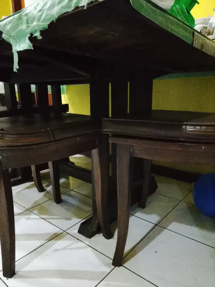 Meja makan jati