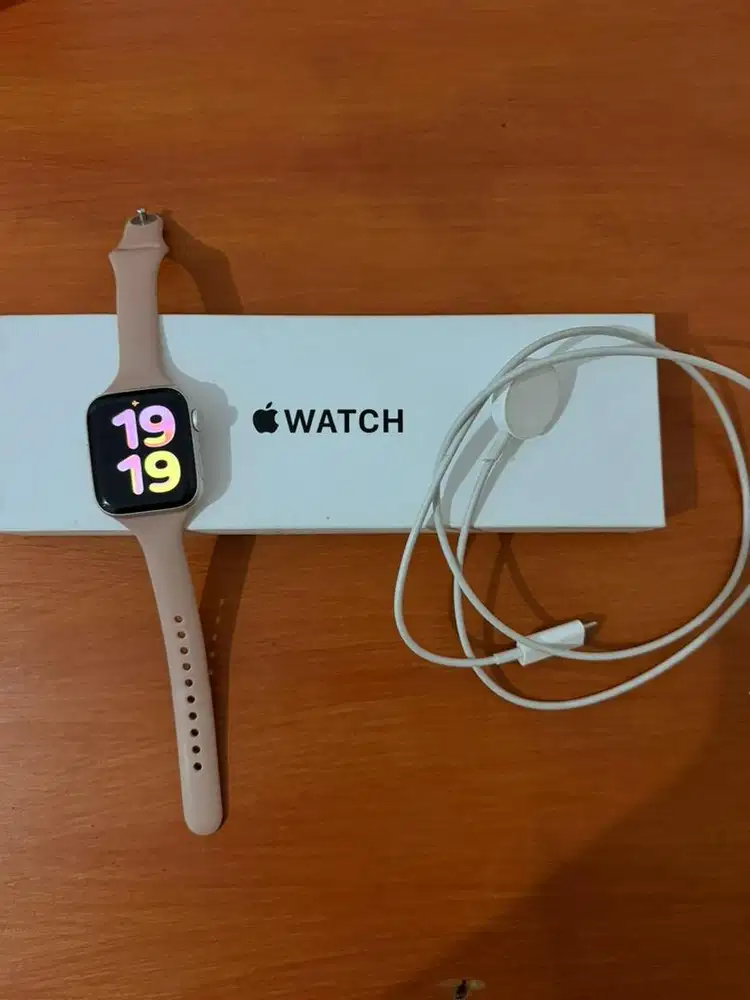 Apple Watch SE 2- 44mm Starlight