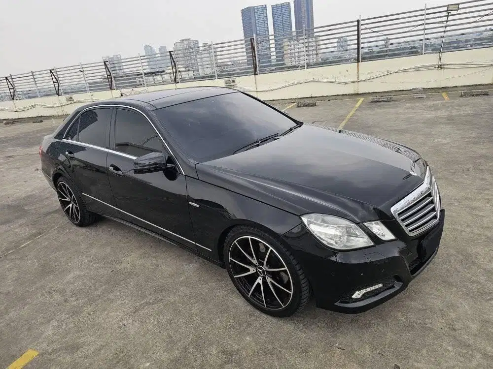Mercedes E300 W212 Avantgarde 2010 Black on Black