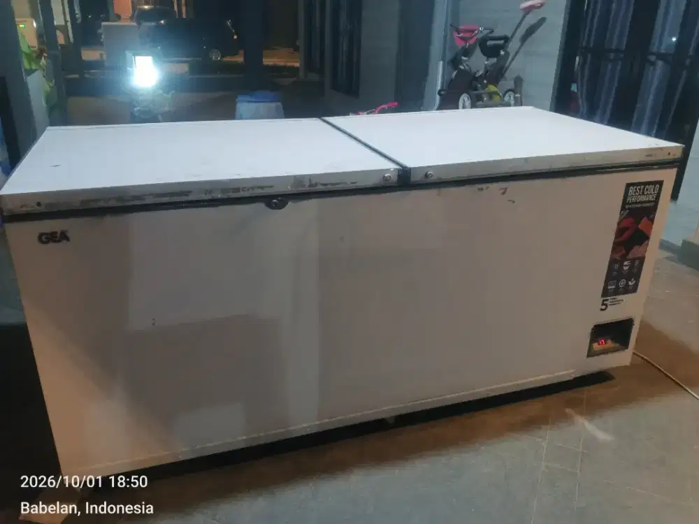 FREEZER BOX GEA 900L litrr second bekas