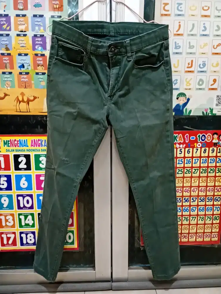 Celana Uniqlo Original Navy Green size M Panjang 92cm