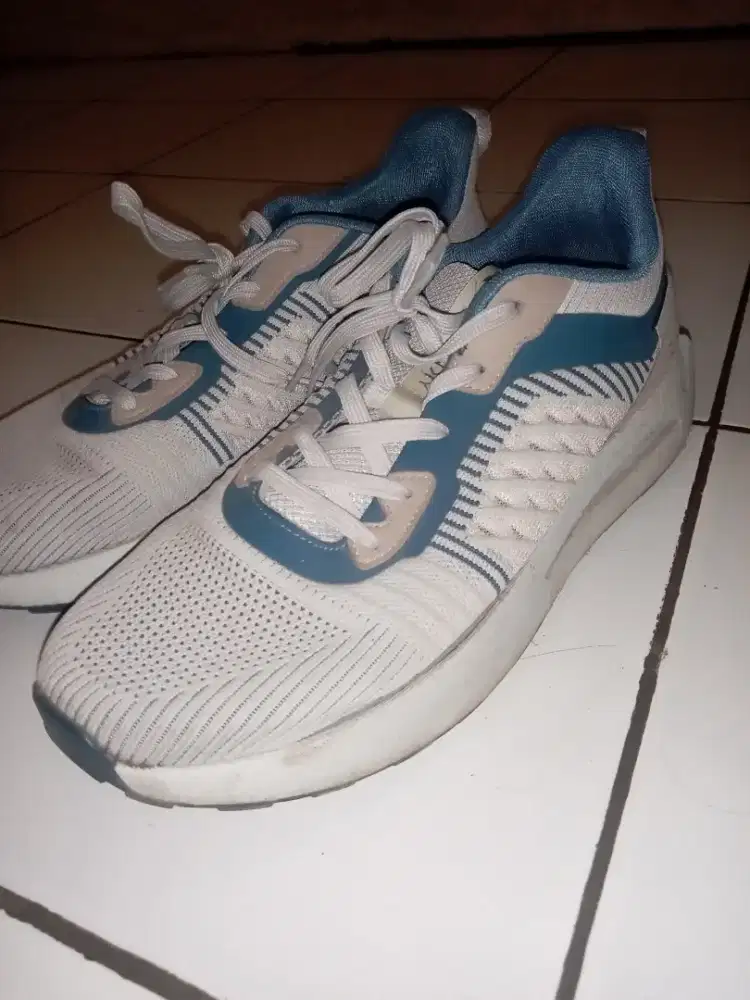 Di jual sepatu MEREK ( KENKI)