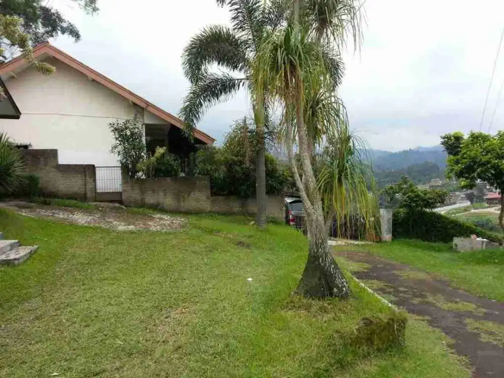 Dijual Rumah Tua Hitung Tanah lokasi strategis di Ciumbuleuit Bandung