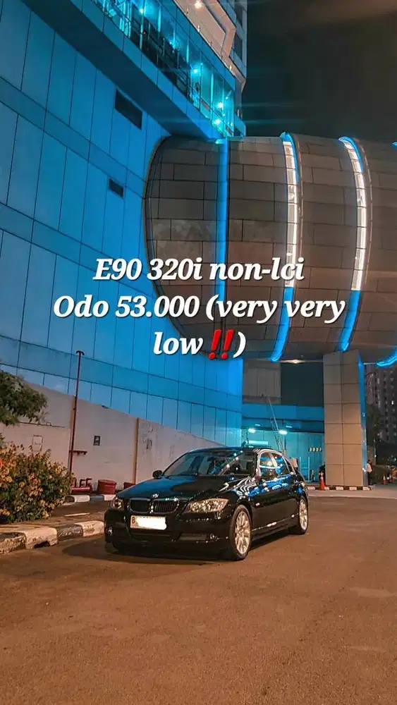 BMW E90 320i LOW KM