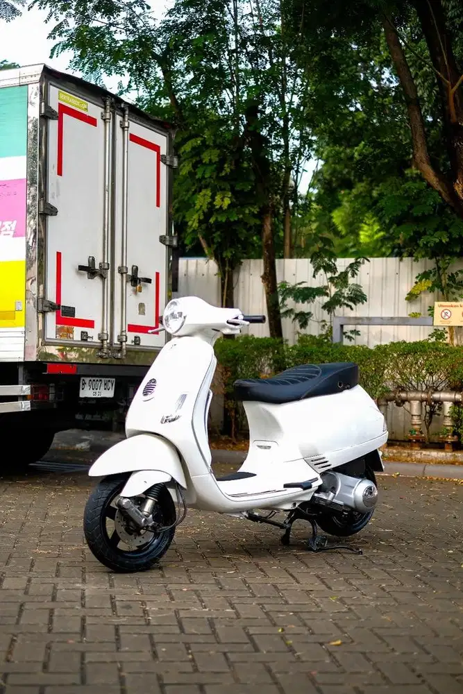 VESPA LX 150 2VIE TAHUN 2011