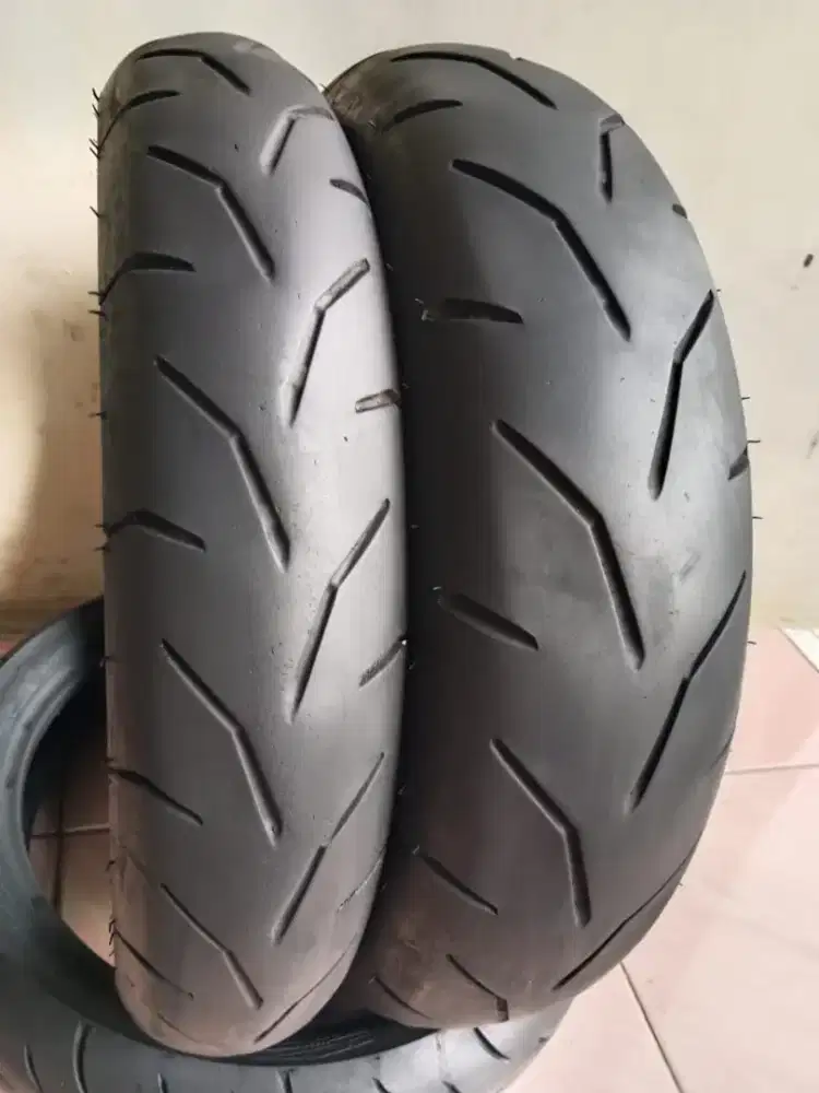 Sepasang ban copotan airox merek irc ukuran 140/70-14 110/80-14