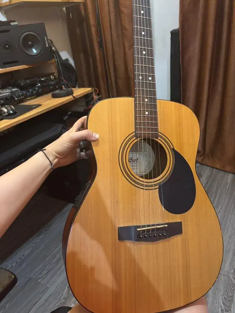 Jual Gitar Akustik  Cort AF510E OP bekas