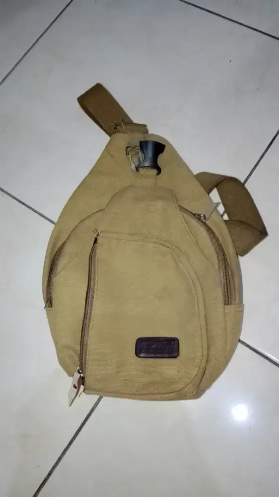 tas selempang merek fashi