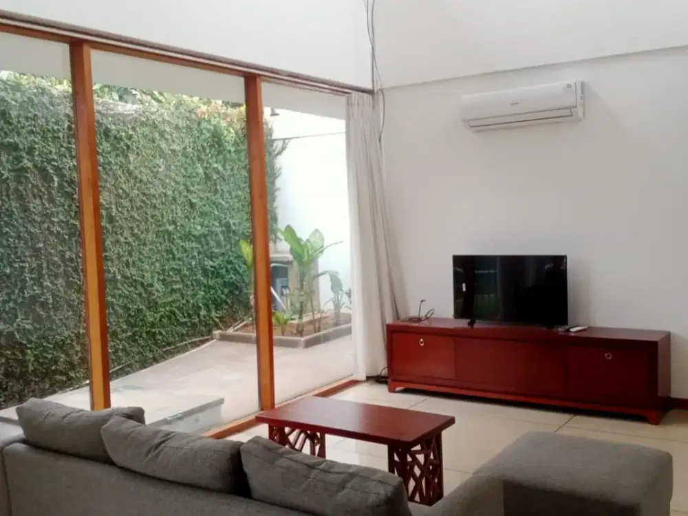 Rumah disewakan di Kemang