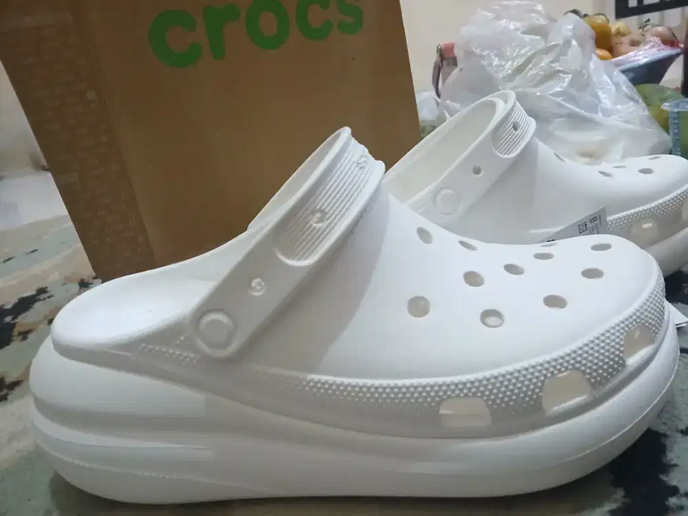 Dijual sendal crocs size 42-43