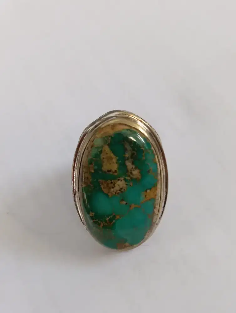Pirus Persia Urat Emas