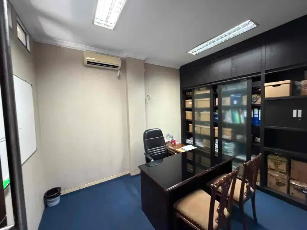 Ruko dijual
Radio Dalam Square 
Jl. Radio Dalam Raya 
Kebayoran Baru - Jakarta Selatan 

- sertipikat SHM
- ⁠5 lantai
- ⁠listrik 22.000
- ⁠luas tanah 4,5 x 14 
- ⁠full furnish
- ⁠full office equipment
- ⁠full carpet
- ⁠full wallpaper
- ⁠kamar mandi 3
- ⁠A