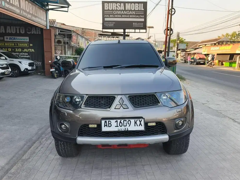 PAJERO SPORT DAKKAR 2012 Matic Cokelat