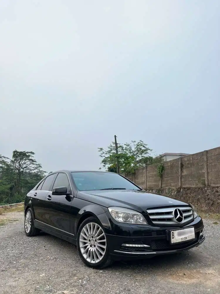 Mercedes-Benz C300 2011 Bensin