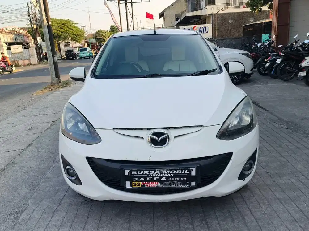 MAZDA 2 V 2012 Matic Putih