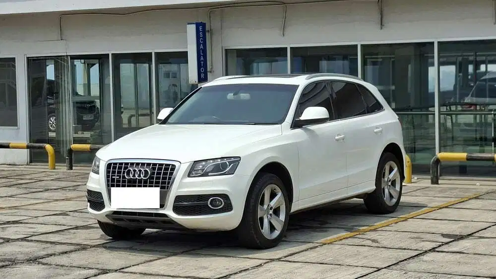 Audi Q5 2.0 TFSI AT 2011 Bensin
