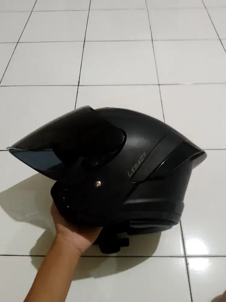 Helm Legacy Bekas