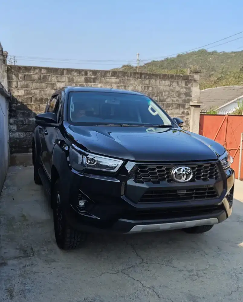 Toyota hilux automatic 2024 hitam