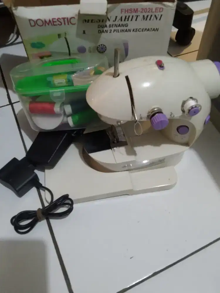 Mesin jahit mini