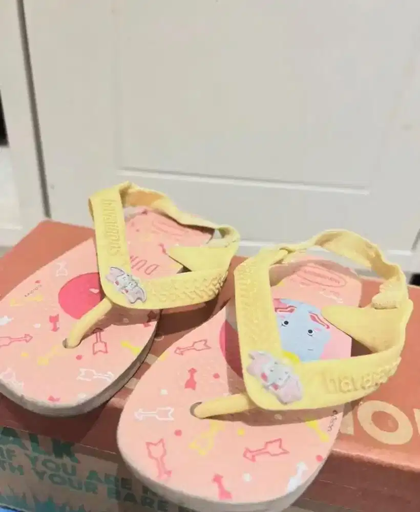 Sendal havaianas.