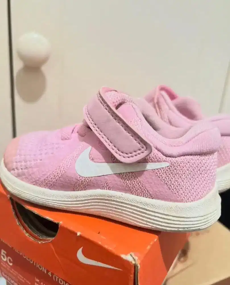 Sepatu merk Nike