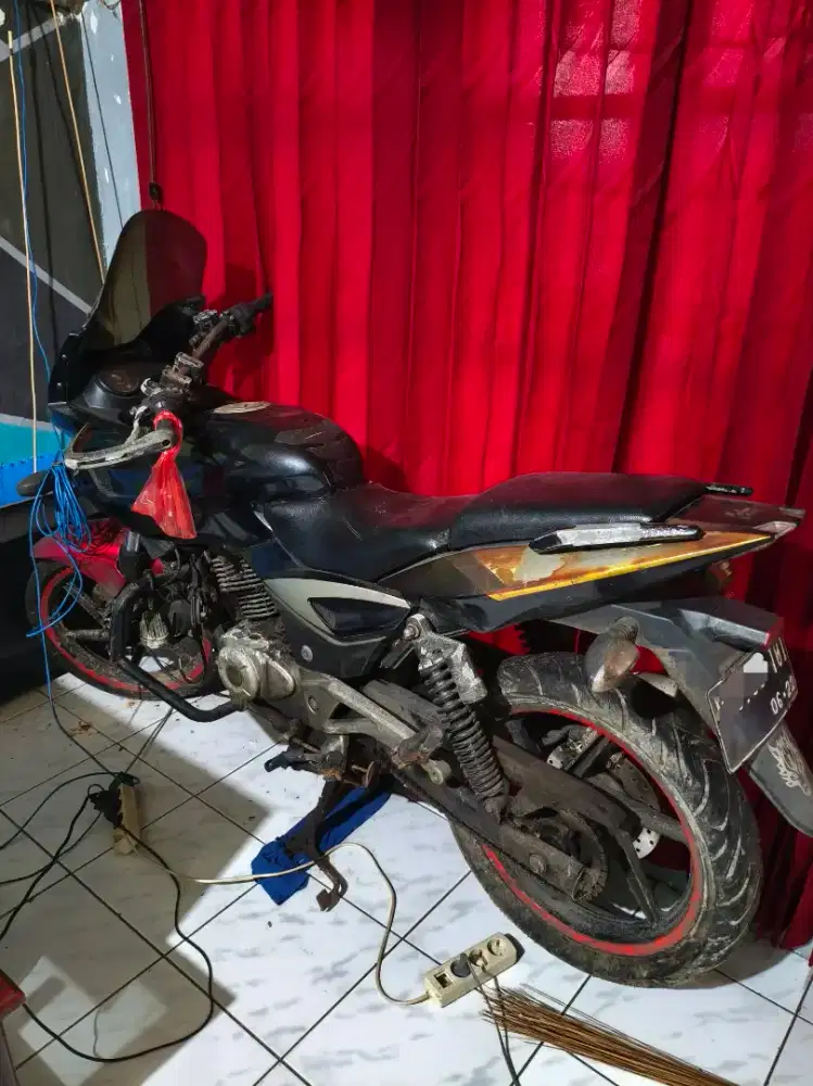 BAJAJ PULSAR 220
