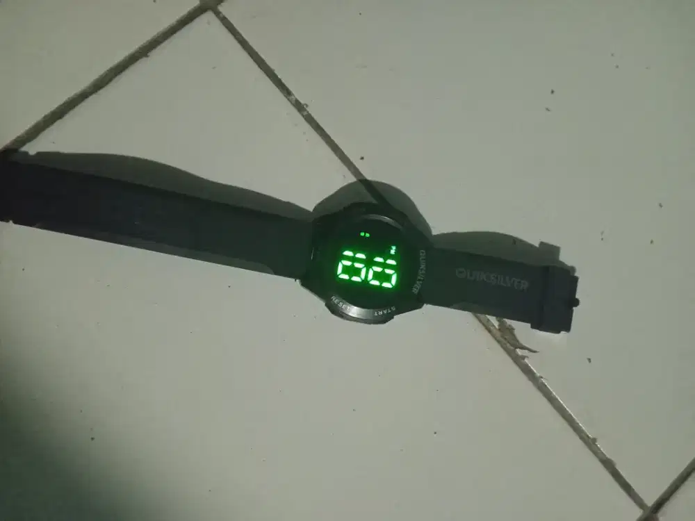 JAM TANGAN QUIKSILVER ORIGINAL SECOND KONDISI NORMAL