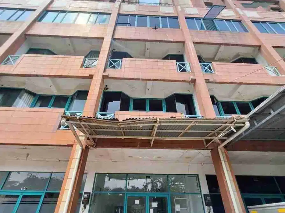 Dijual Murah Rukan 4 Lantai, di area Komersial